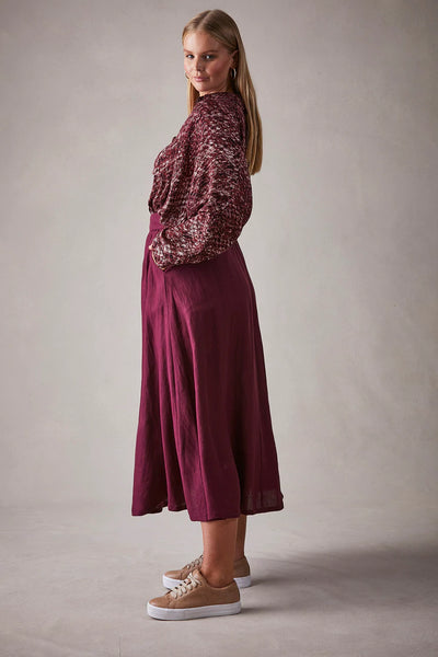 EB & IVE Capella Skirt