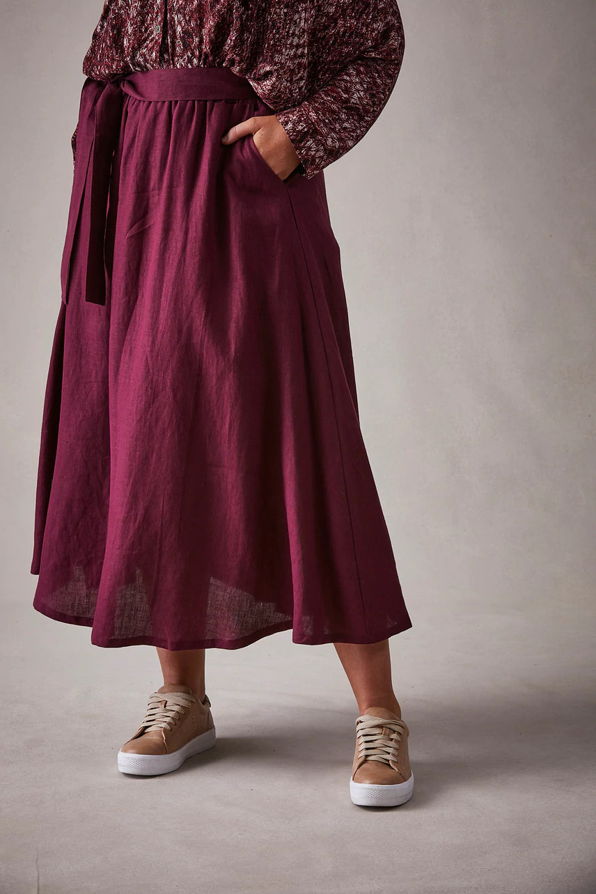 EB & IVE Capella Skirt